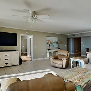 Emerald 2435 Apartment